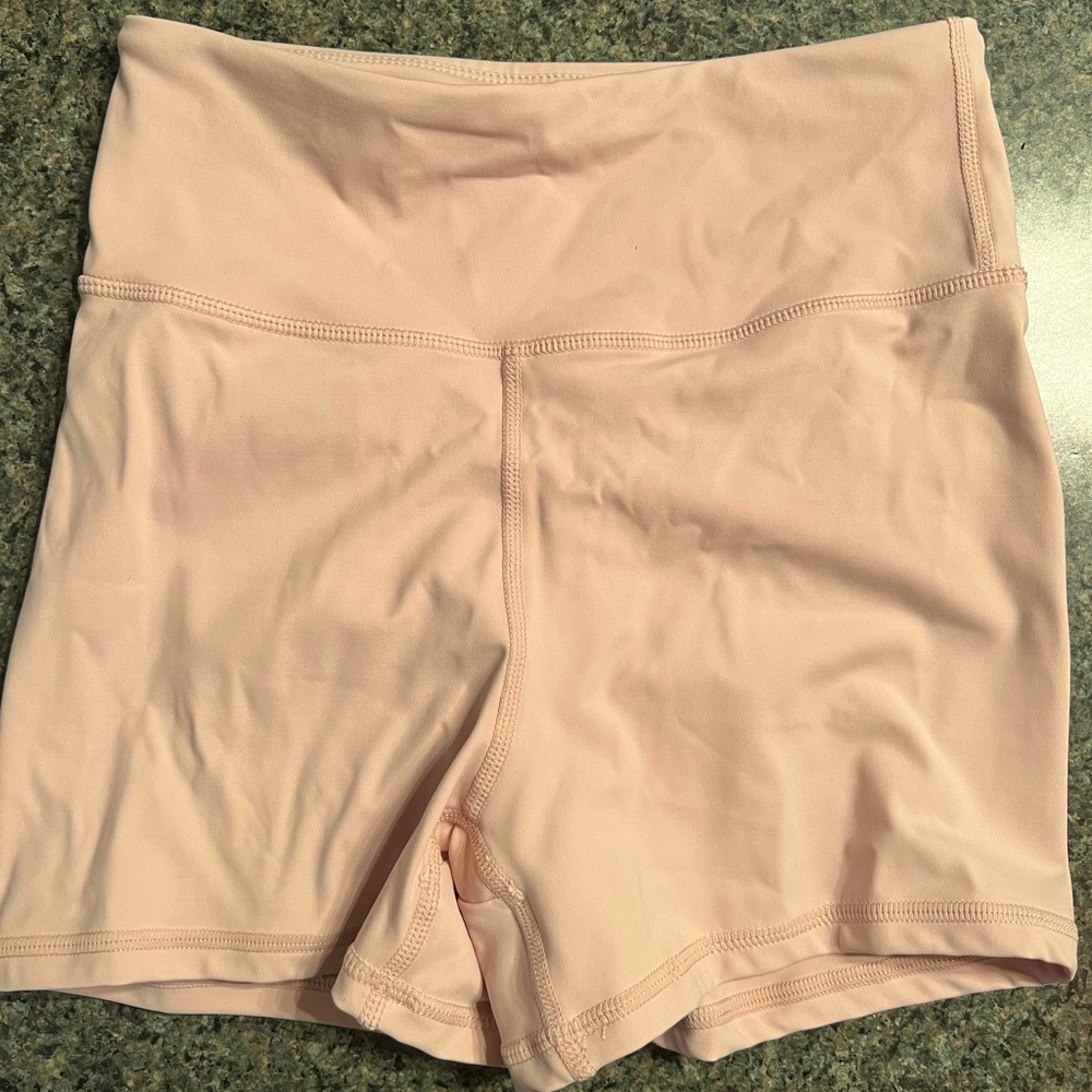 Nova sport 4” light pink shorts with scrunch butt in size xs